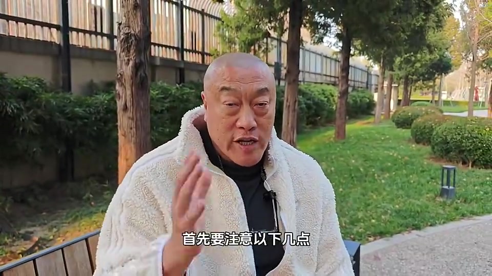 湖人怎么贏掘金？馬?。郝?lián)防和夾擊約基奇，罰球一定要改善